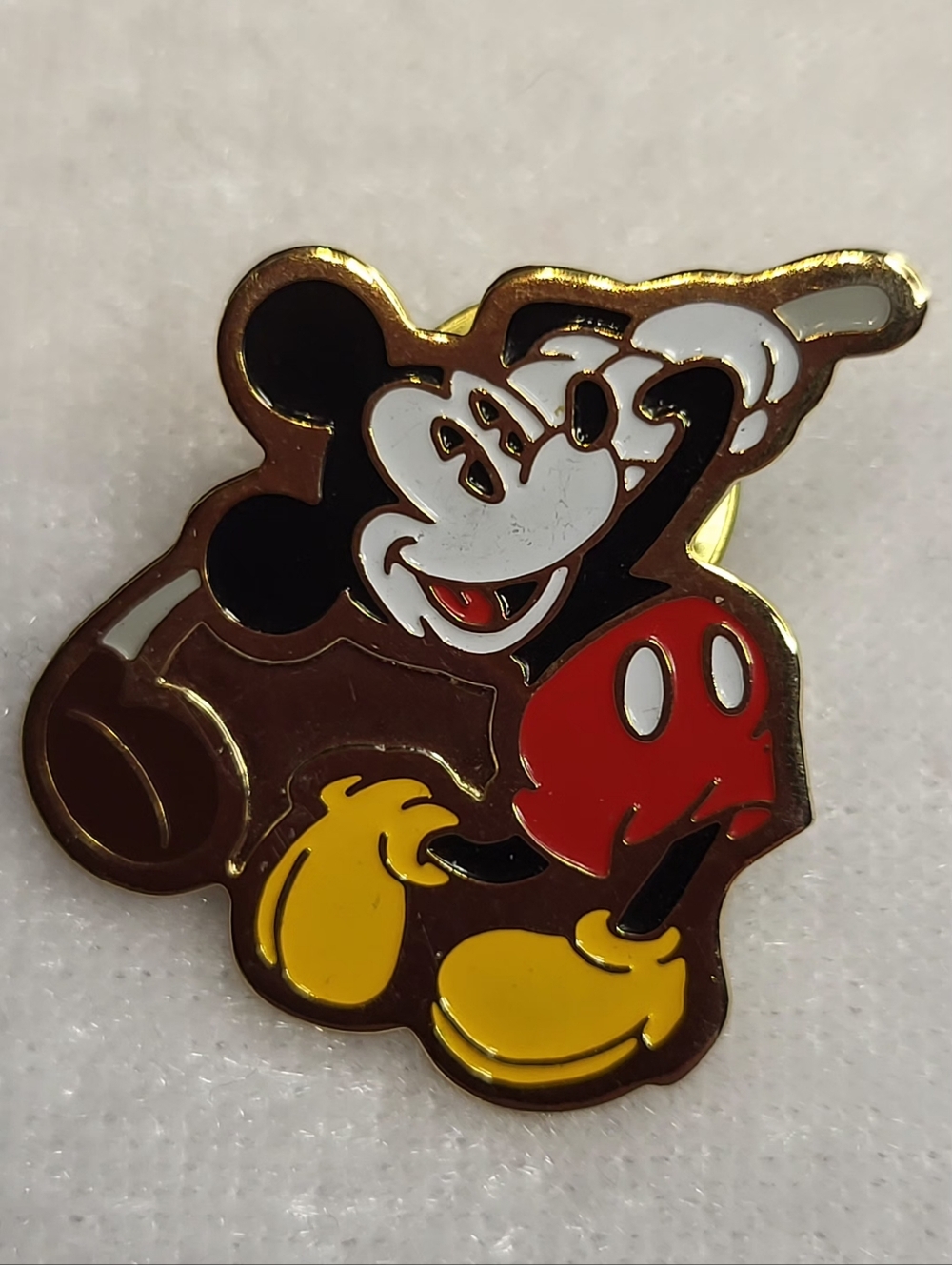 Vintage-style Mickey Mouse Enamel Golf Pin